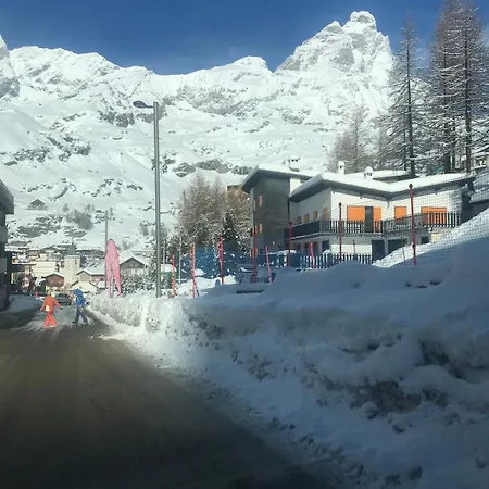 Cosy Overlooking Cervinia & Matterhorn Apartment